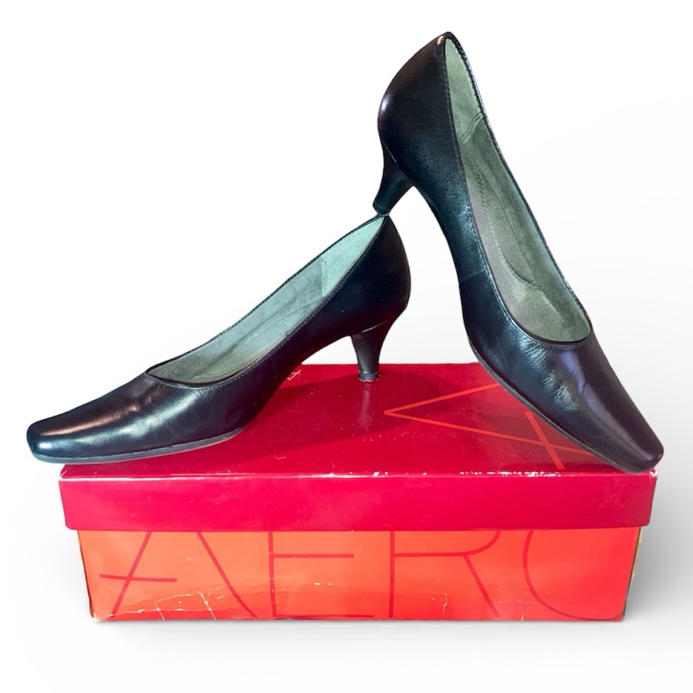 AEROSOLES Cheerful Women's Black Leather Mid Heel Square Toe Pumps Size 8